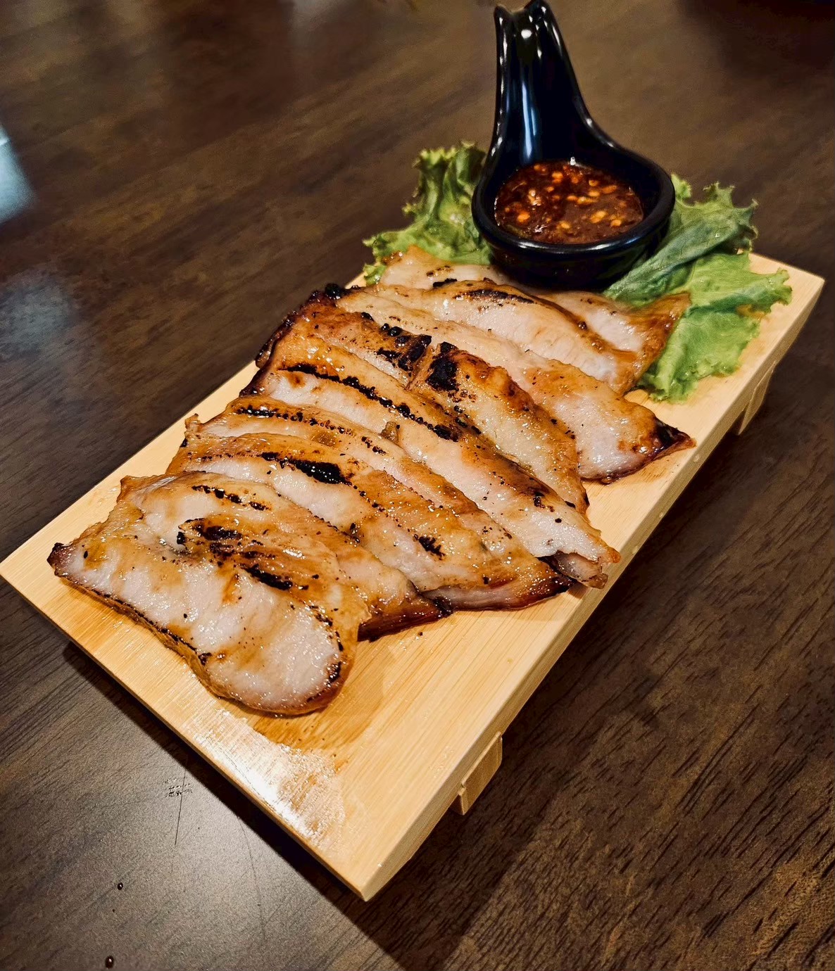 คอหมูย่าง (จาน)