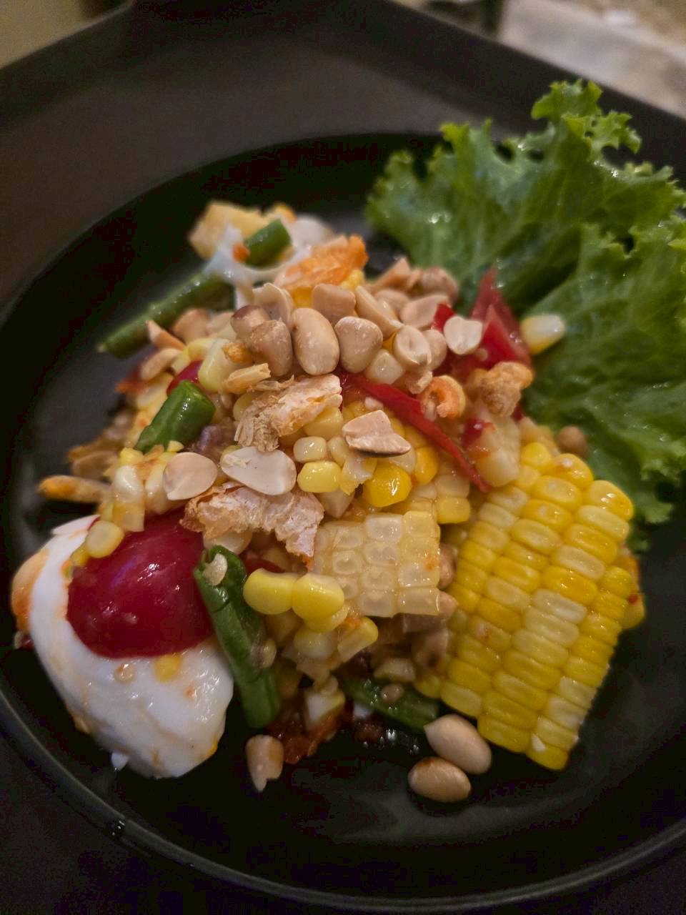 ตำข้าวโพดไข่เค็ม