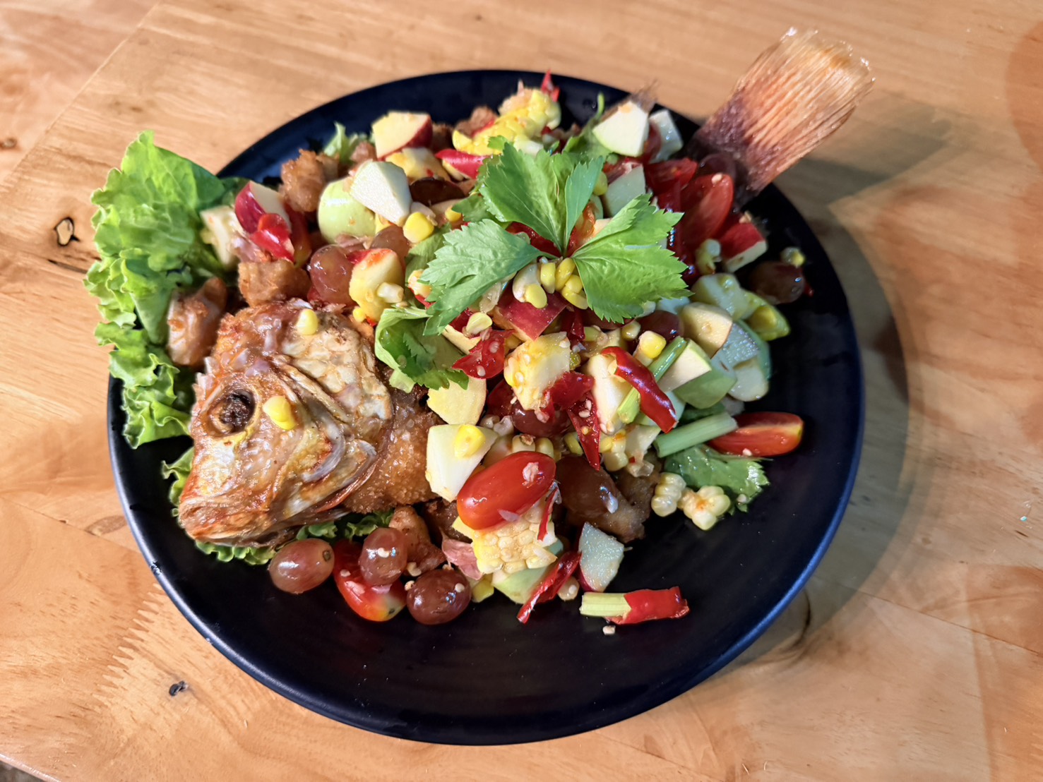 ปลาทับทิมทอดผลไม้